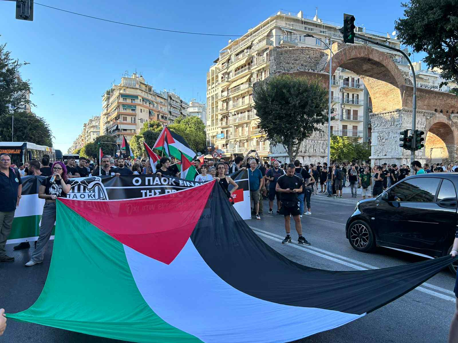 Θεσσαλονίκη: Κλειστή η Εγνατία λόγω διαμαρτυρίας φίλων του ΠΑΟΚ (VIDEO)