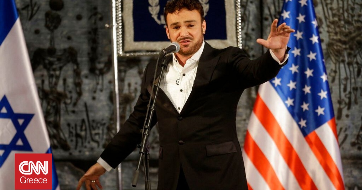 Βαρσοβία: Επεισόδια σε συναυλία Ισραηλινού τραγουδιστή – Ακτιβιστές έριξαν κόκκινη μπογιά