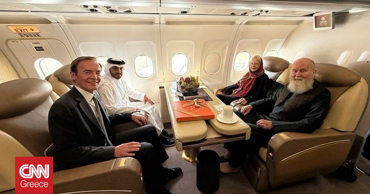 Έφτασε στην Ντόχα το ηλικιωμένο ζευγάρι Βρετανών που αφέθηκε ελεύθερο από τους Ταλιμπάν