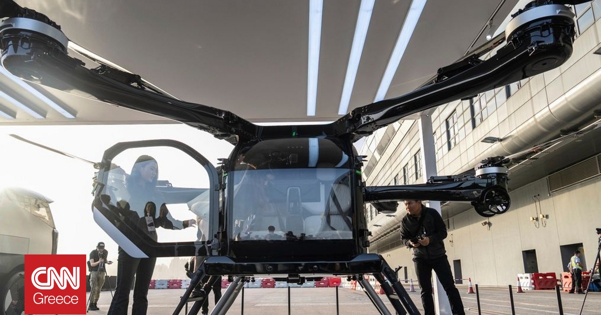 Ιπτάμενα αυτοκίνητα συγκρούονται μεταξύ τους σε κινεζική αεροπορική επίδειξη