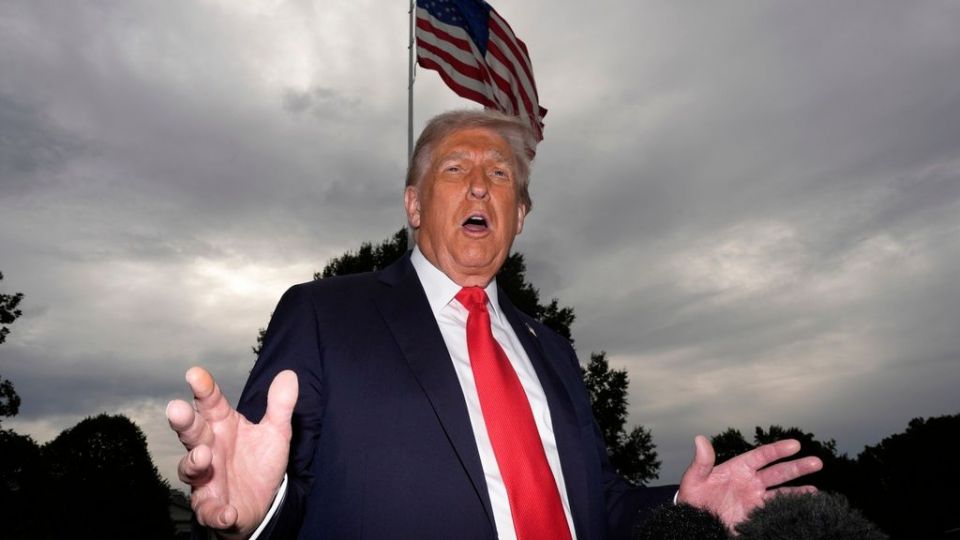 Ο Ντόναλντ Τραμπ στο Λονδίνο συνοδευόμενος από τη Μελάνια: Βασιλική υποδοχή και συνομιλίες για ΝΑΤΟ