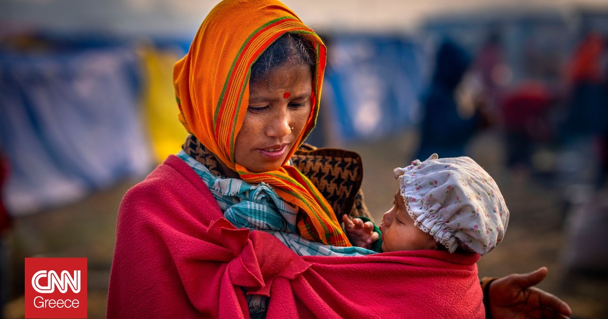 Μάχη για τη ζωή του δίνει βρέφος 20 ημερών που βρέθηκε θαμμένο ζωντανό στην Ινδία