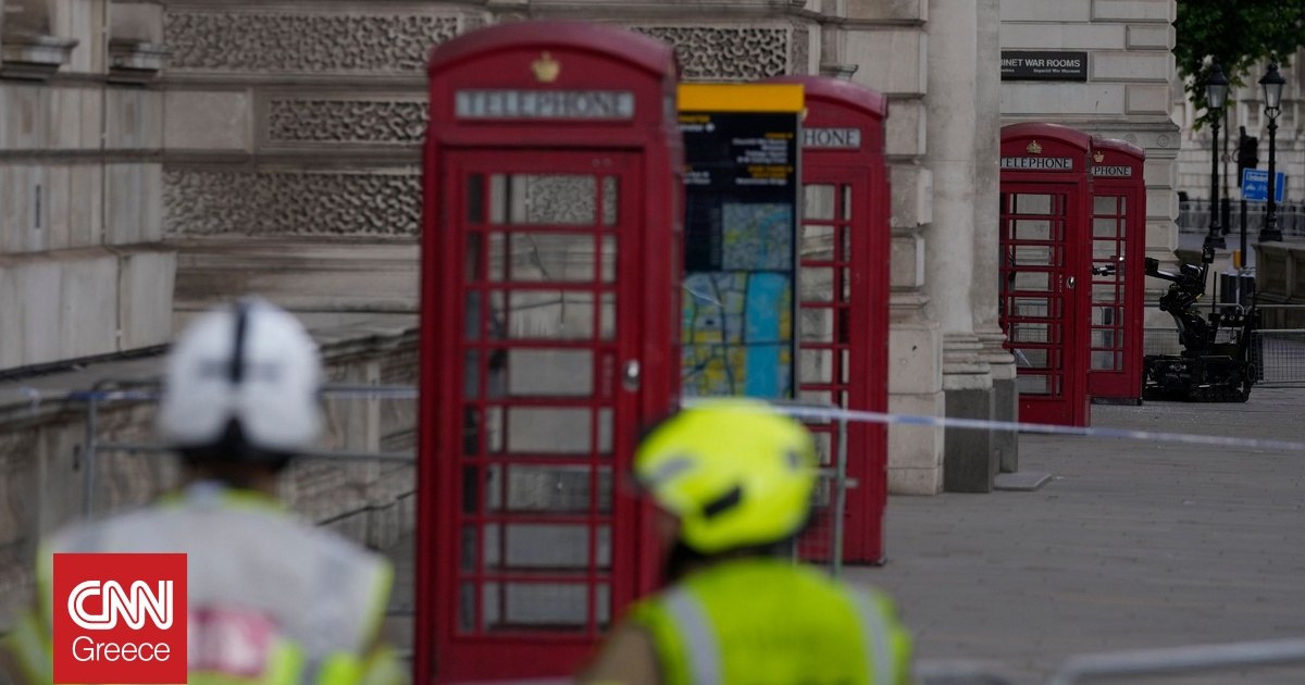 Μεγάλη φωτιά σε κτήριο του Λονδίνου: Επιχειρούν 100 πυροσβέστες – Έχει αποκλειστεί η περιοχή