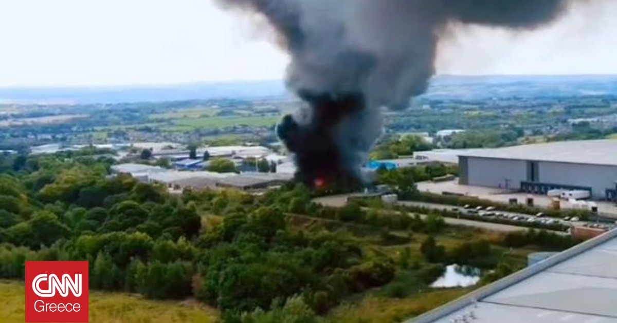 Μεγάλη φωτιά ξέσπασε στο Μπράντφορντ: Τεράστιες φλόγες και καπνός στον ουρανό