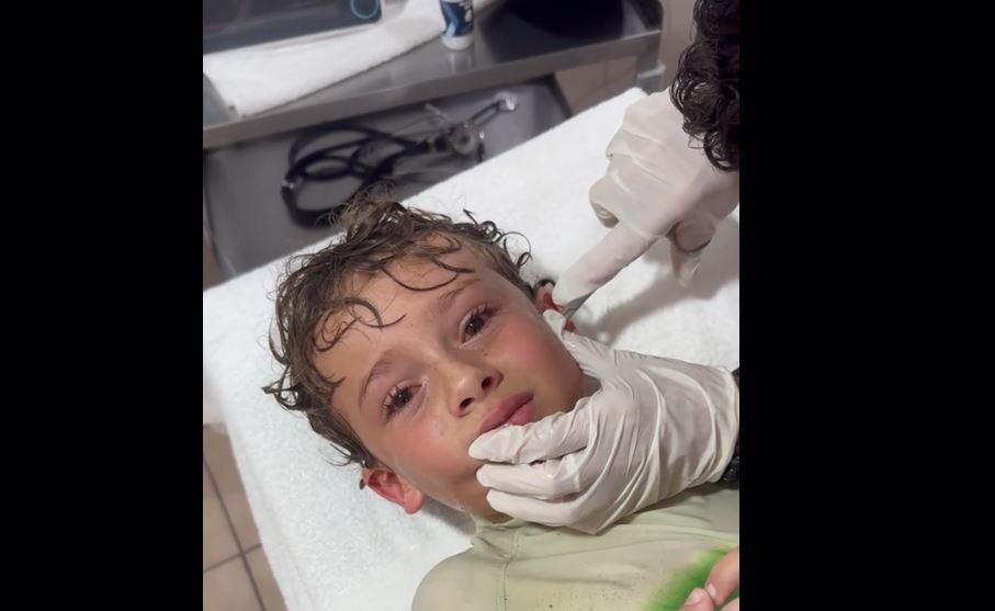 Δεν θα πιστέψετε τι βρήκαν στο αυτί του (VIDEO)