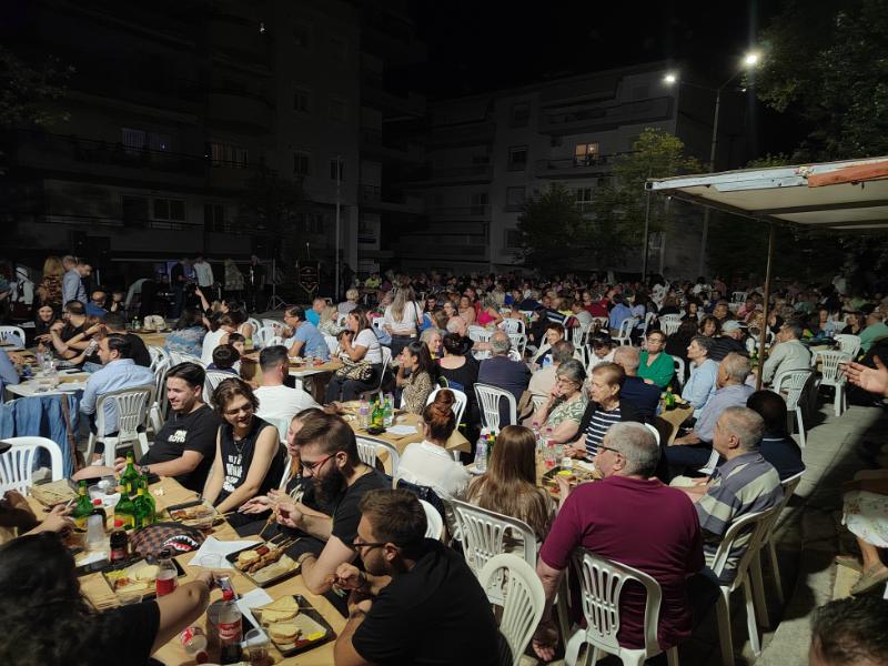 Χορός, τραγούδι και πλούσιο γλέντι στην πλατεία Αλώνια – Επιτυχημένη η εκδήλωση του Πολιτιστικού Συλλόγου – Δείτε φωτογραφίες & βίντεο