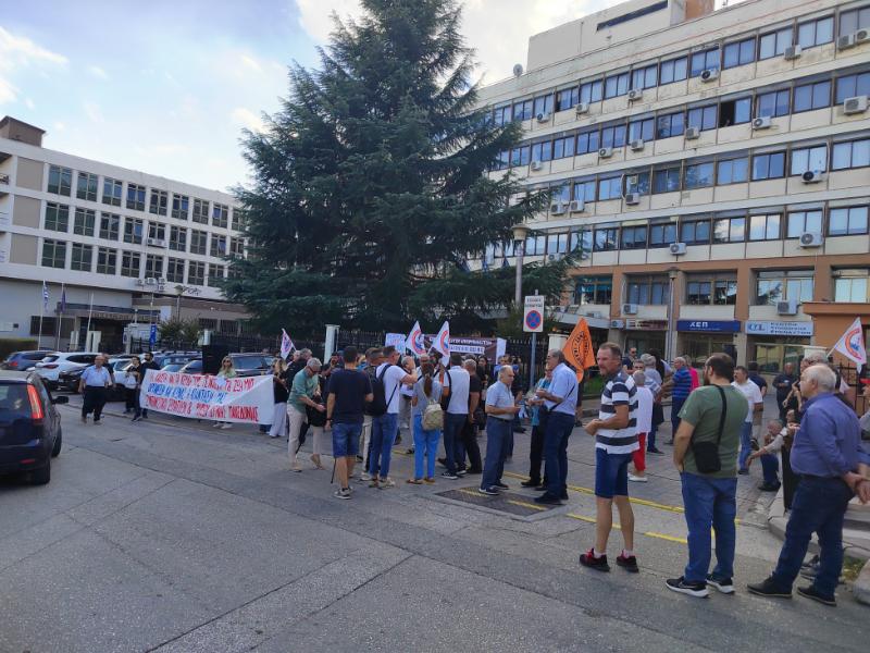 Ξεκίνησε η συνεδρίαση για τη ΣΜΠΕ του σχεδίου καύσης απορριμμάτων – Διαμαρτυρία έξω από την ΠΕ Κοζάνης- Δείτε φωτογραφίες & βίντεο