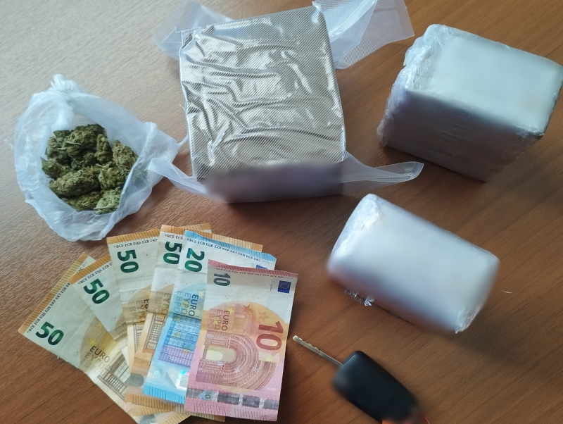 Εντοπίστηκαν πάνω από δύο κιλά κάνναβης, σε αυτοκίνητο σε έλεγχο στα διόδια της Τραγάνας