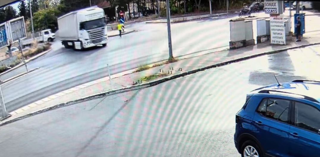 Θεσσαλονίκη: «Πέρασε με πράσινο» Δικηγόρος του οδηγού της νταλίκας (VIDEO)