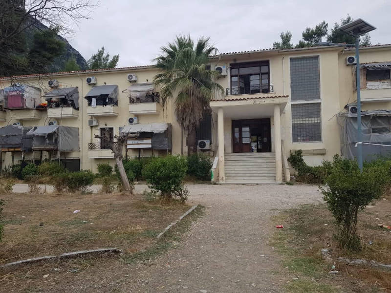 Θ. Πλεύρης: Θα κλείσει η δομή προσφύγων στις Θερμοπύλες