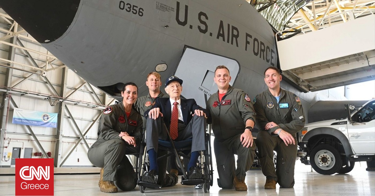 Τζον Λακαντού: Πέθανε ο τελευταίος πιλότος του «αιματοβαμμένου» 100ού Σμήνους στον Β΄ Παγκόσμιο