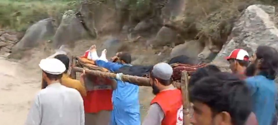 Δραματικές ώρες στο Αφγανιστάν μετά τα 6 Ρίχτερ: Εκατόμβες νεκρών, μάχη στα συντρίμμια