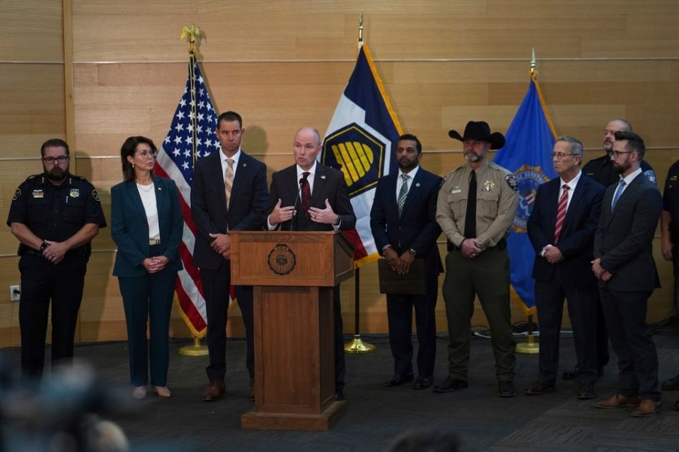 Ερευνες για τα κίνητρα του υπόπτου της δολοφονίας του Τσάρλι Κερκ – Έπαιζε από μικρός με τα όπλα