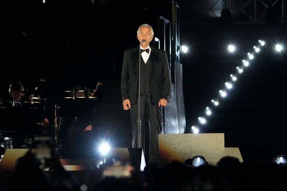 Υπερθέαμα στο Βατικανό: 3.500 drones «ζωγράφισαν» έργα του Μιχαήλ Αγγέλου και τον πάπα Φραγκίσκο