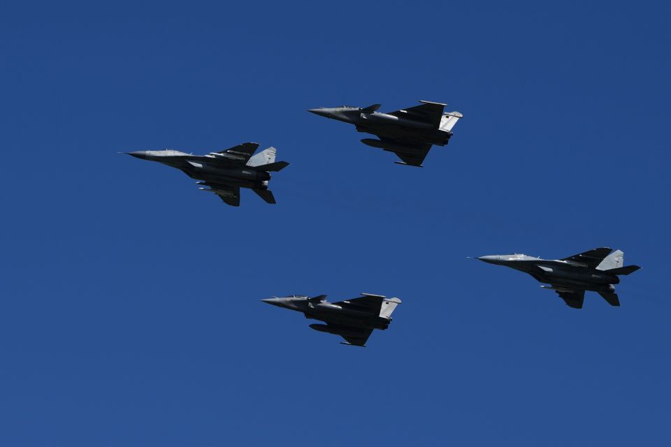 Σερβία: Οπλικά συστήματα από Κίνα, Ρωσία, Ισραήλ και Γαλλία στην μεγάλη στρατιωτική παρέλαση