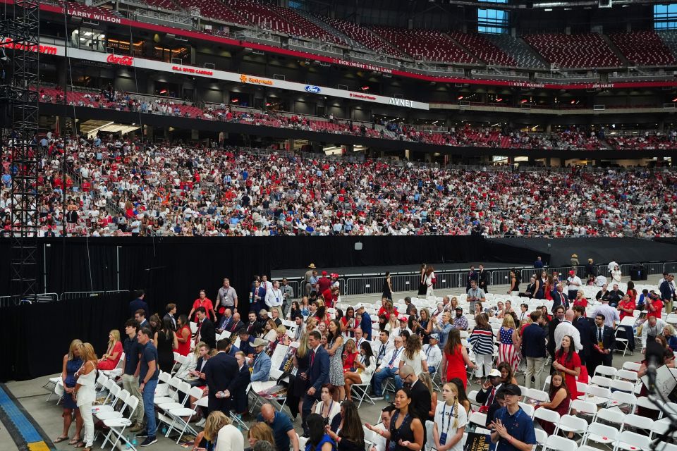 Τσάρλι Κερκ: Κοσμοσυρροή στο Στάδιο State Farm για την κηδεία του – Δρακόντεια τα μέτρα ασφαλείας