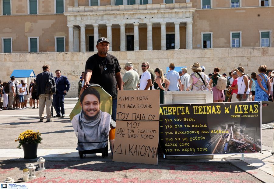 Τραγωδία στα Τέμπη: Απεργία πείνας από πατέρα θύματος