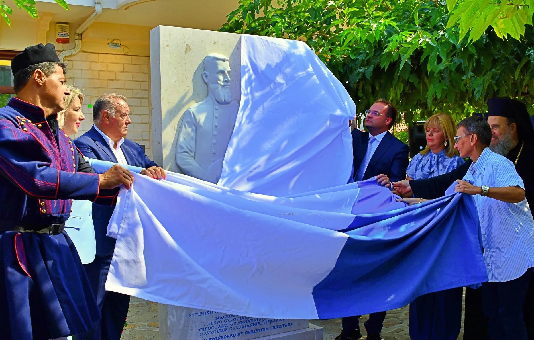 Χαλκιδική: Αποκαλυπτήρια μνημείου για την οικογένεια Μακεδονομάχων της Αρναίας (PHOTO)