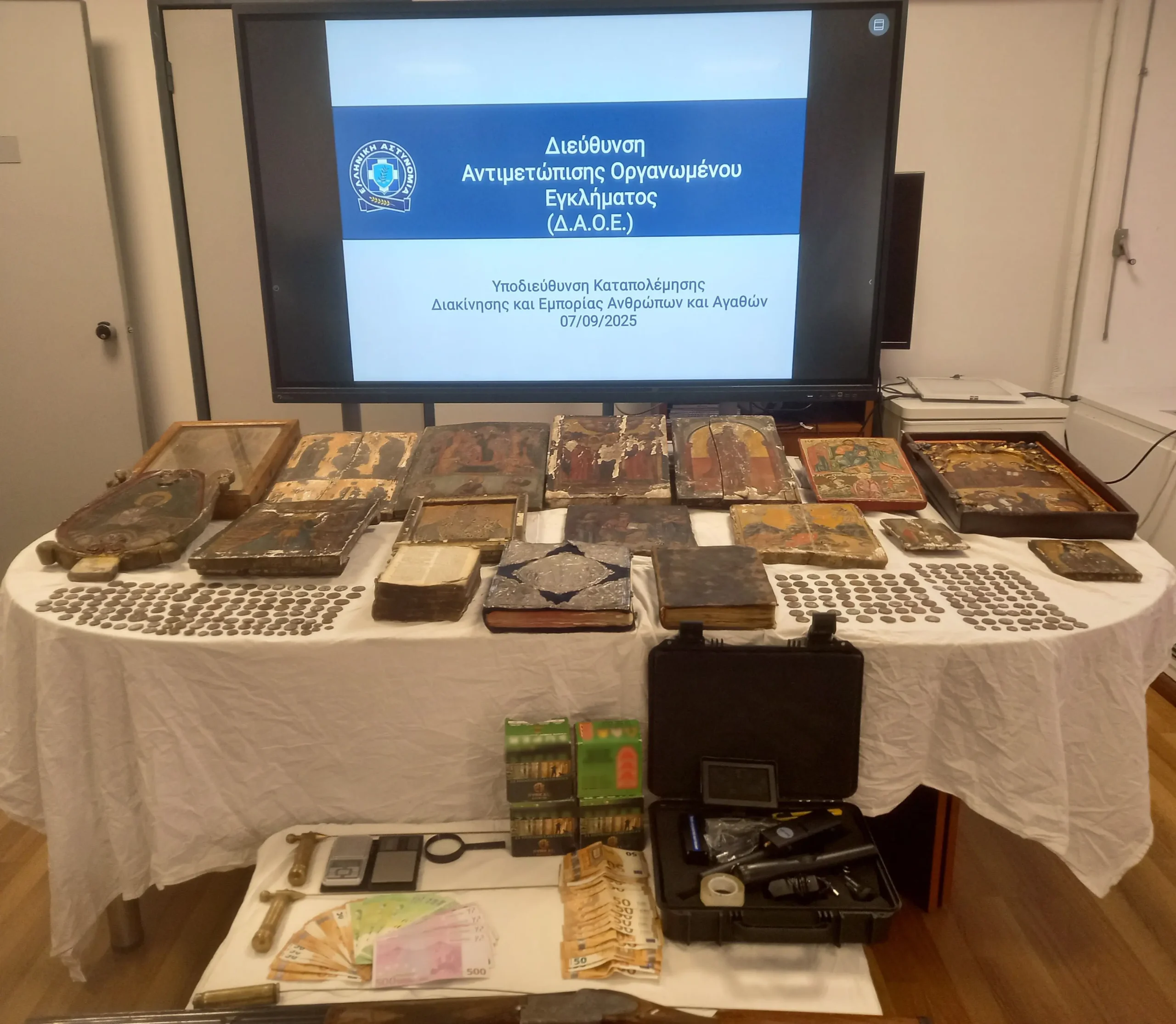 Βυζαντινές εικόνες, Ευαγγέλια και συλλήψεις – Όλα όσα αποκάλυψε η αστυνομική έρευνα (PHOTOS)