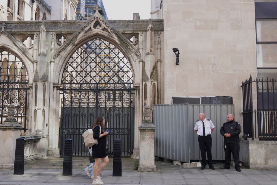 Τo νέο έργο του Banksy που προκαλεί αναστάτωση – Τι αναπαριστά