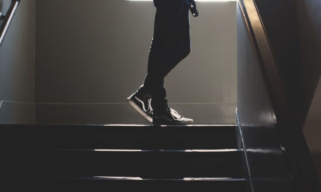 Απίστευτο bullying σε 13χρονη- Συμμαθήτριές της την ανάγκασαν να σκύψει και να τους φιλήσει τα πόδια