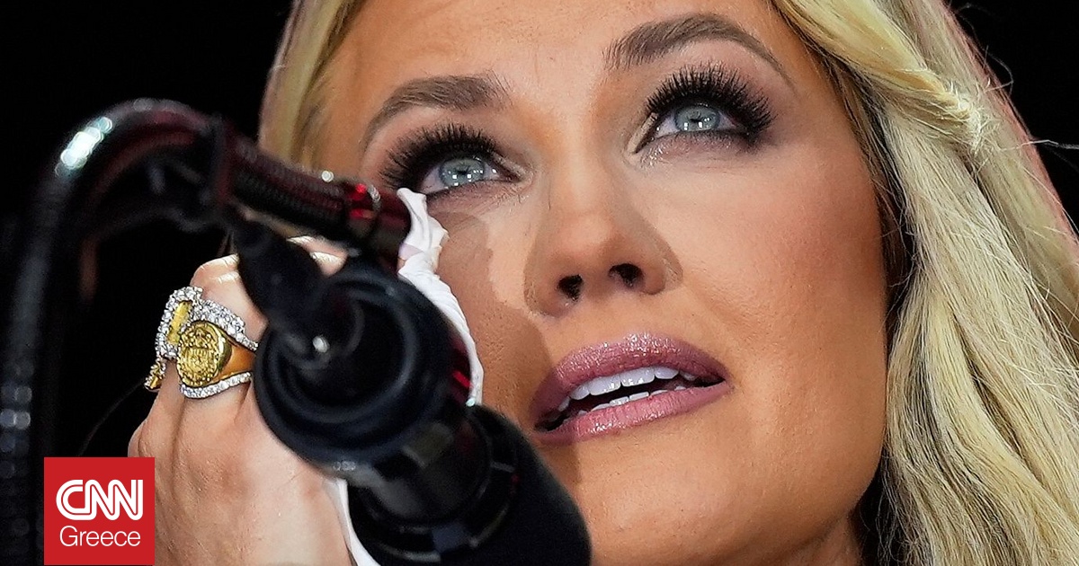 Η κηδεία του Κερκ μέσα από φωτογραφίες: Η σπαρακτική εικόνα της συζύγου του και το κατάμεστο στάδιο