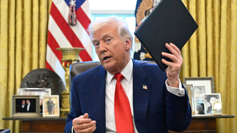 Νέοι δασμοί Τραμπ από την 1η Οκτωβρίου: 100% στα φάρμακα εκτός ΗΠΑ, 50% στα έπιπλα κουζίνας και 25% στα βαρέα οχήματα