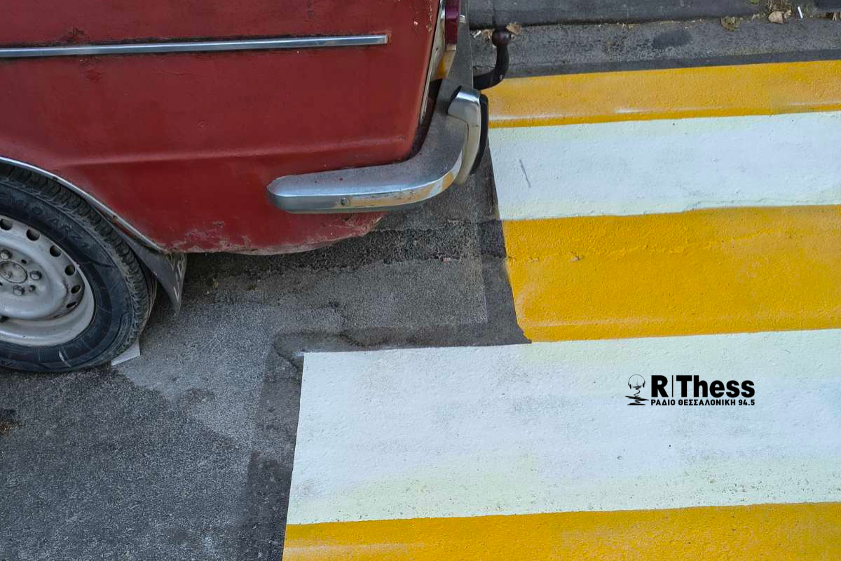 Ημιτελής διάβαση λόγω παρκαρισμένου ΙΧ στην Τούμπα Θεσσαλονίκης (PHOTOS)