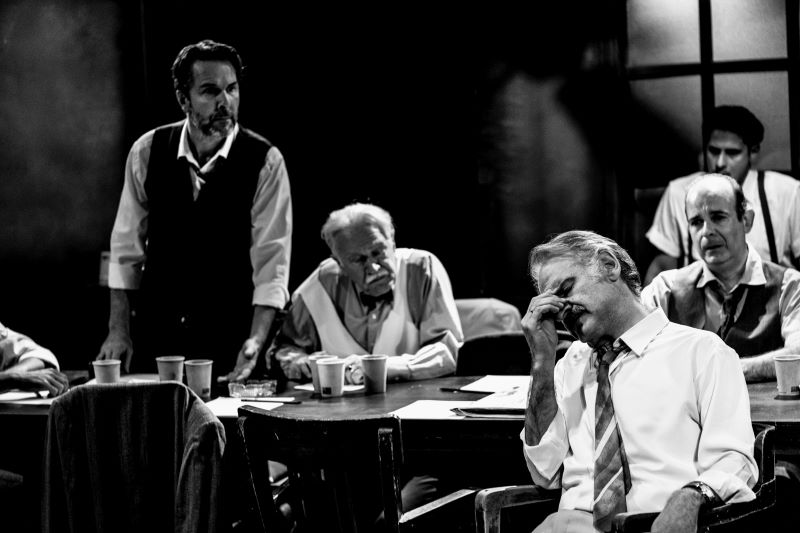 “Οι 12 Ένορκοι” στην Κοζάνη – Κυριακή 28 Σεπτεμβρίου στην κεντρική σκηνή του ΔΗΠΕΘΕ