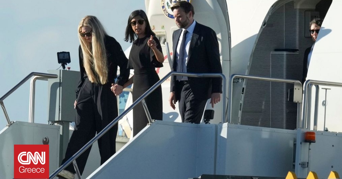 ΗΠΑ: Χέρι – χέρι με τη χήρα του Κερκ η Ούσα Βανς – Στην Αριζόνα η σορός του