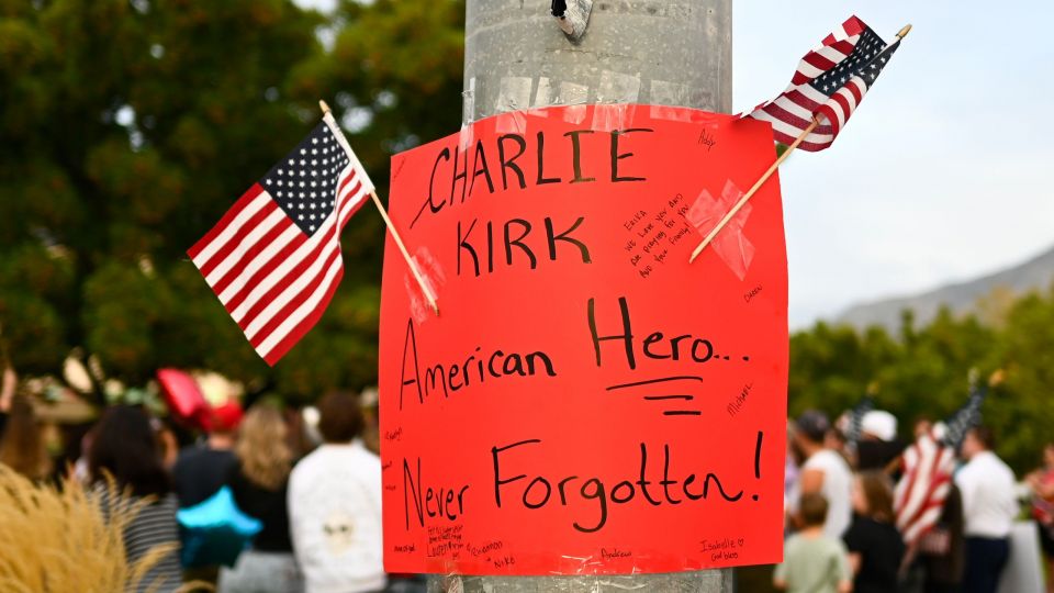 Οι ΗΠΑ εγκλωβισμένες στο «σπιράλ» πολιτικής βίας – Φόβοι ότι η δολοφονία Κερκ θα φέρει αντίποινα