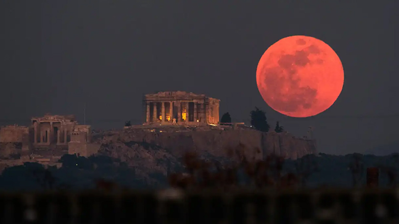 Απόψε η ολική σεληνιακή έκλειψη, ορατή από την Ελλάδα