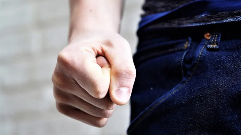 Θεσσαλονίκη: Άγρια επίθεση 18χρονης στον πρώην σύντροφό της και τον πατέρα της