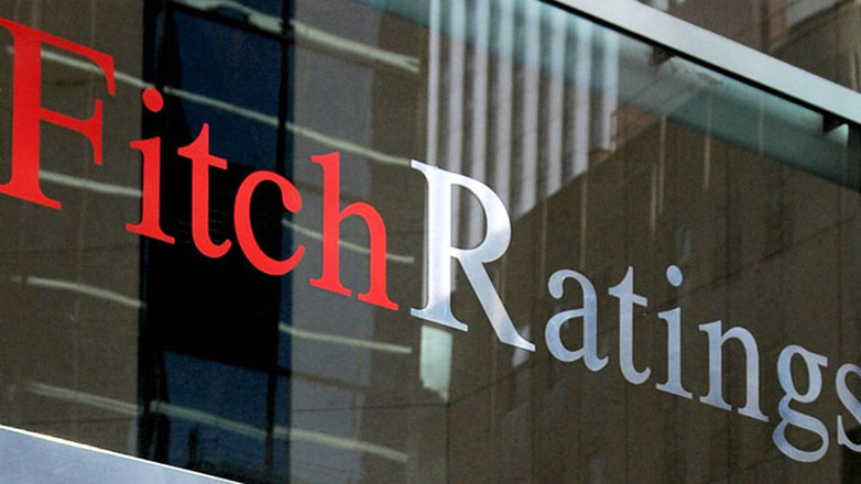 Ο οίκος αξιολόγησης Fitch υποβάθμισε την πιστοληπτική ικανότητα της Γαλλίας