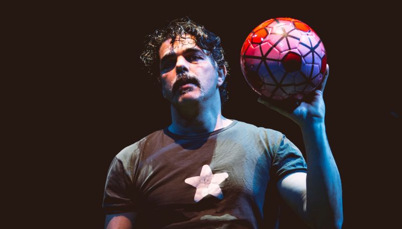 “Football – Το παιχνίδι της ανθρωπότητας” του Θανάση Τριαρίδη ‘έρχεται’ στην Πτολεμαΐδα