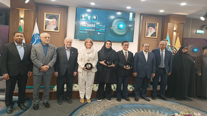 Ιρανή επιστήμονας βραβεύθηκε για πρωτοποριακή έρευνα για τον καρκίνο