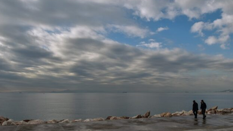 Με συννεφιά και 33 βαθμούς ξεκινάει η εβδομάδα