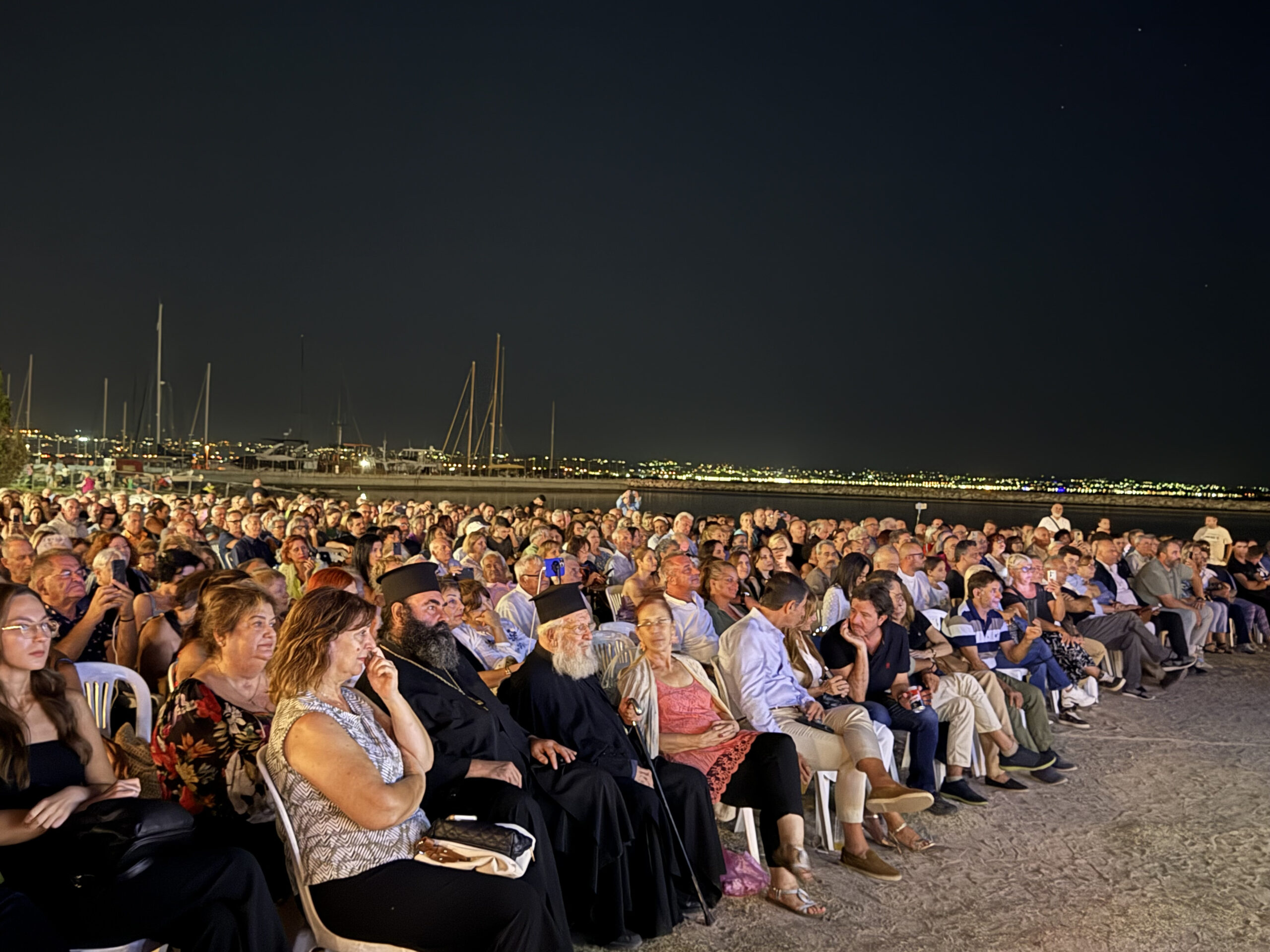 Θεσσαλονίκη: Η Καλαμαριά γλέντησε στους ήχους ποντιακής και κρητικής λίρας (PHOTO+VIDEO)