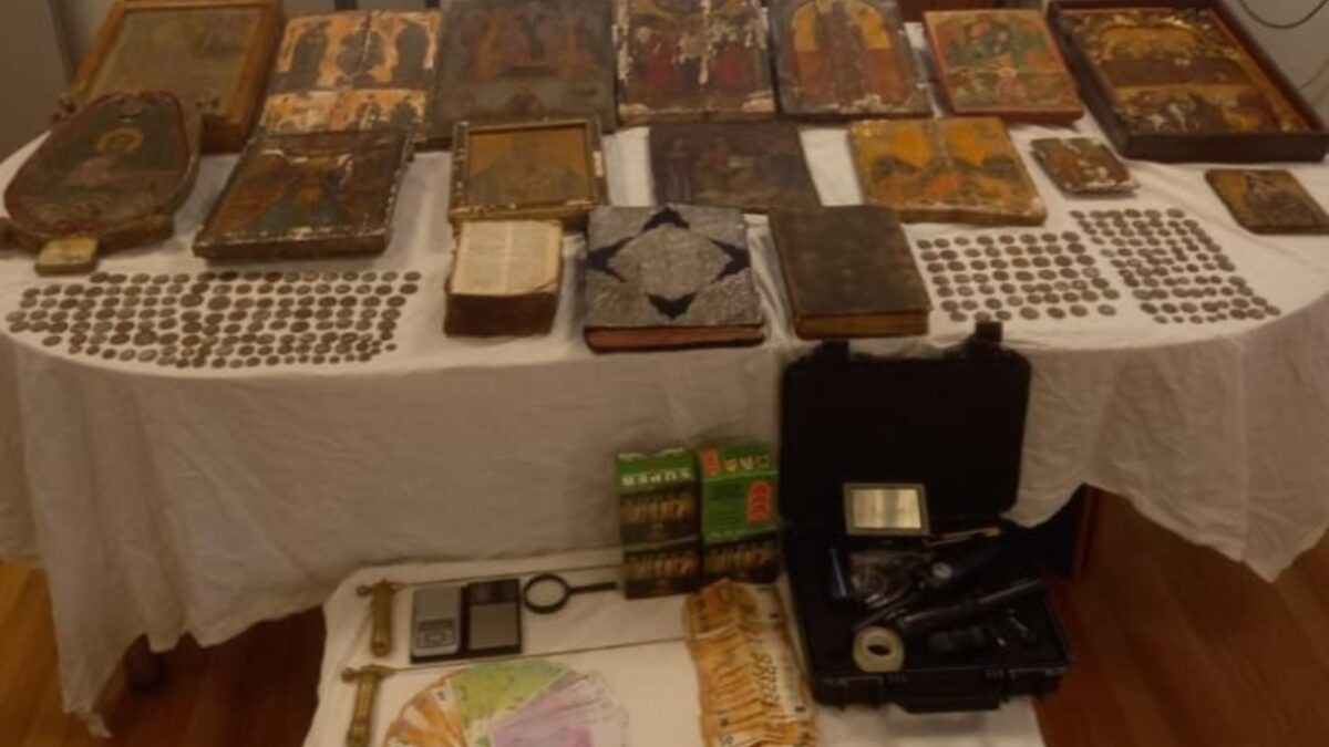 Αυτά είναι τα κειμήλια που ήθελε να πουλήσει ο ηγούμενος της Μονής Μεγάλου Σπηλαίου