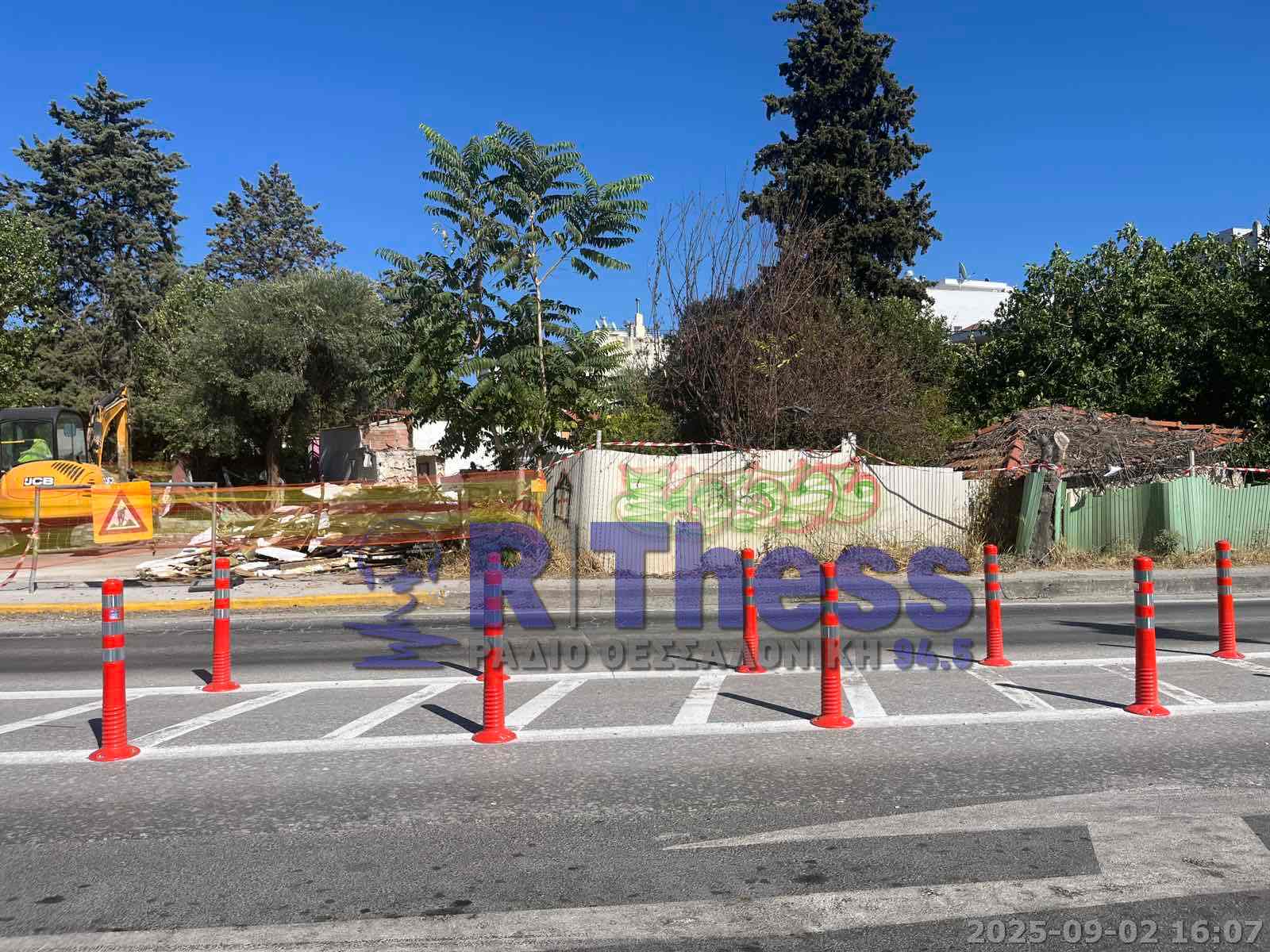 Θεσσαλονίκη: Γκρεμίζουν το «κτίριο ερείπιο» που είχε αμίαντο στη Ψελλού (AUDIO & PHOTO)