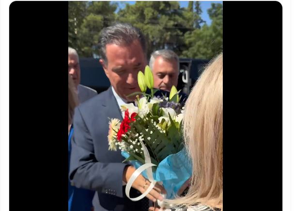 Δράμα- Με λουλούδια υποδέχθηκαν τον Άδωνη στο νοσοκομείο (VIDEO)