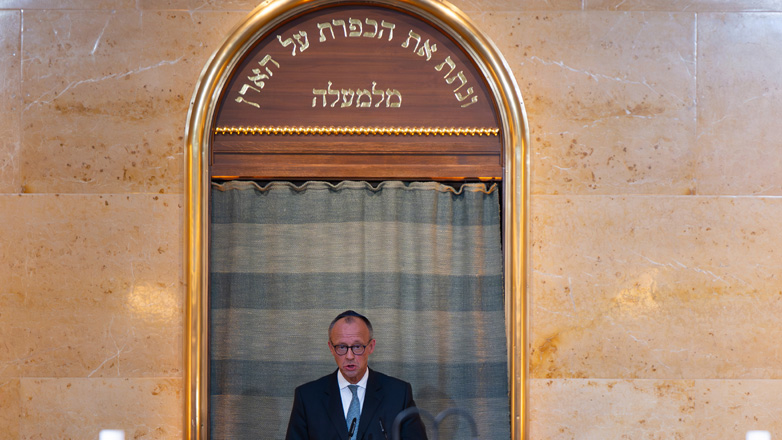 Γερμανία: Ο Μερτς, στα εγκαίνια συναγωγής, εγγυάται την ασφάλεια των Εβραίων