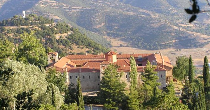 Στα «πράσα» ηγούμενος Μονής στα Καλάβρυτα – θα πουλούσε Ευαγγέλιο και 17 εικόνες