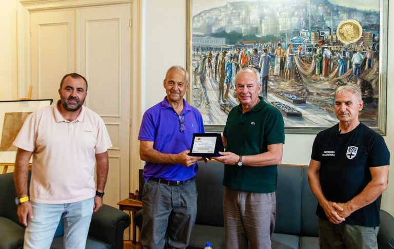 Δήμος Καβάλας: Τίμησε τον άνθρωπο που διέθεσε 50 χιλ. ευρώ για την προστασία των αδέσποτων ζώων