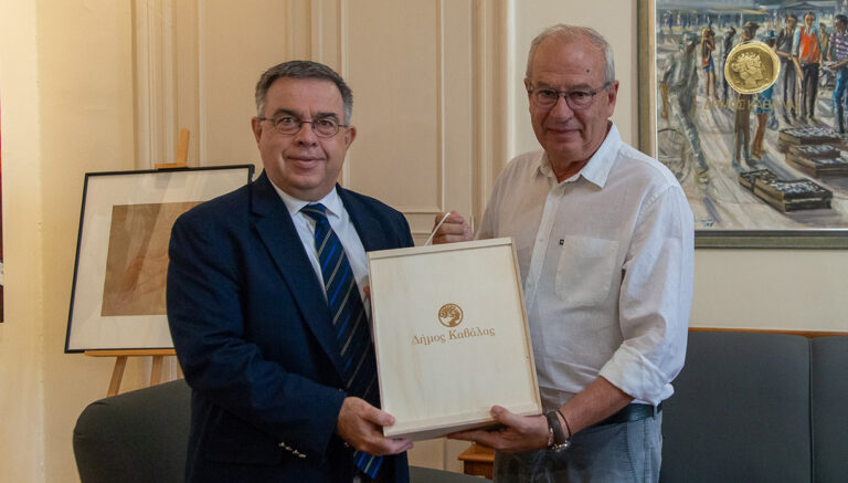 Ο Γεν. Γραμματέας της Αποκεντρωμένης Διοίκησης Μακεδονίας-Θράκης στο Δημαρχείο Καβάλας