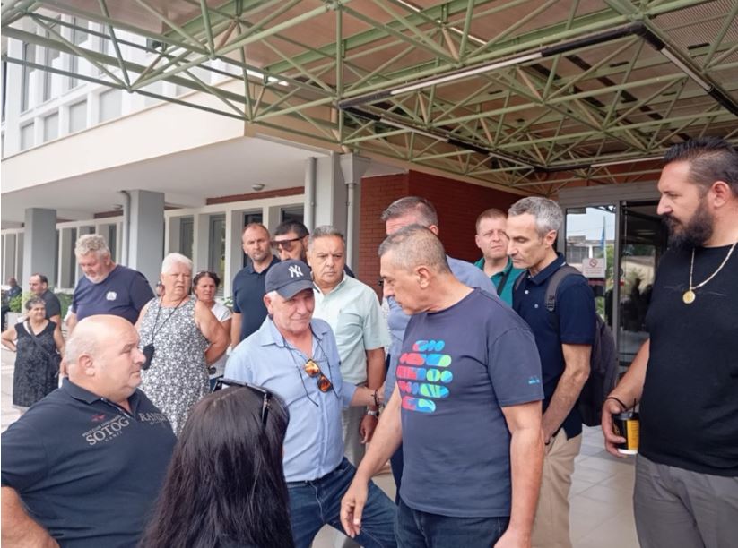 Εμβόλια εδώ και τώρα- Διαμαρτυρία κτηνοτρόφων στην Λάρισα (VIDEO)