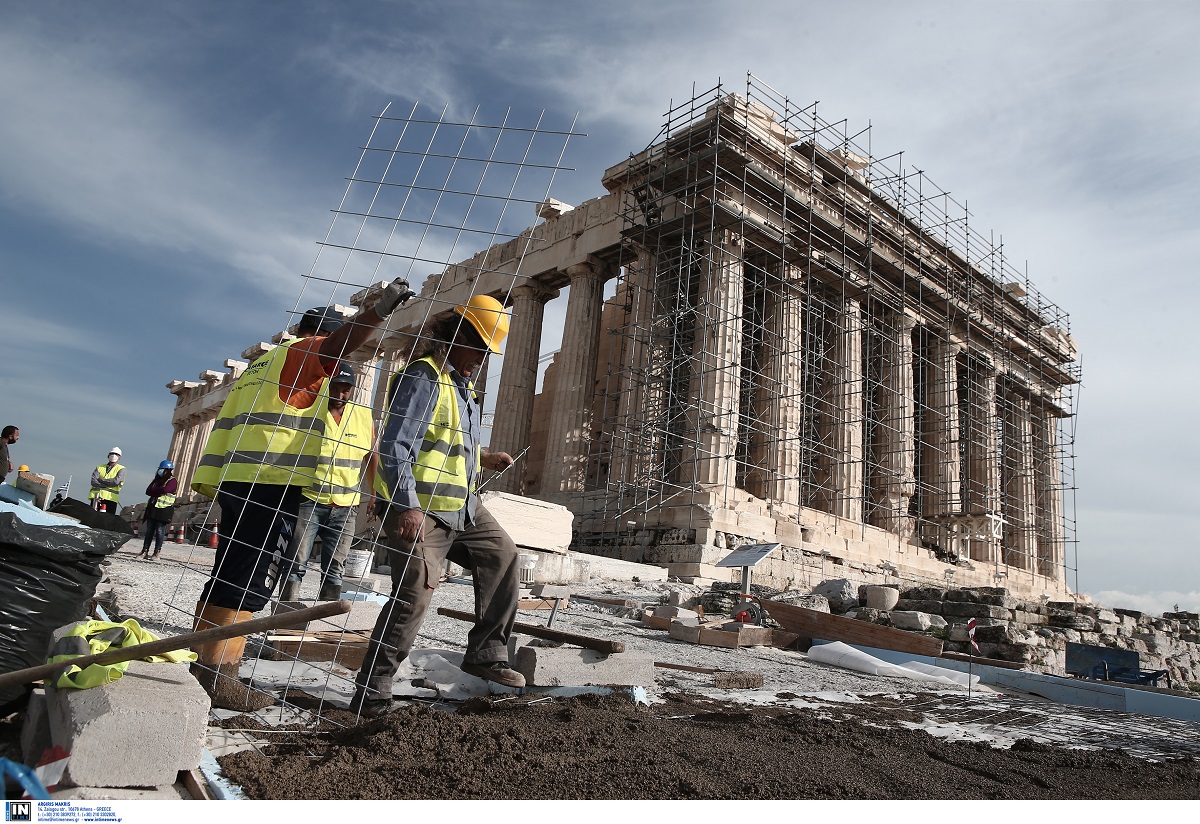 Μπινελίκια μέσα στον Παρθενώνα – Το βίντεο τουρίστα