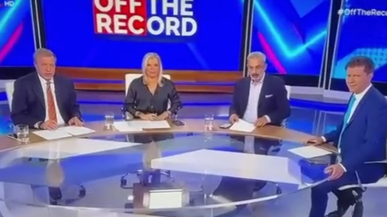 Η στιγμή που τα 5,2 Ρίχτερ πιάνουν στον αέρα τους δημοσιογράφους της ΕΡΤ