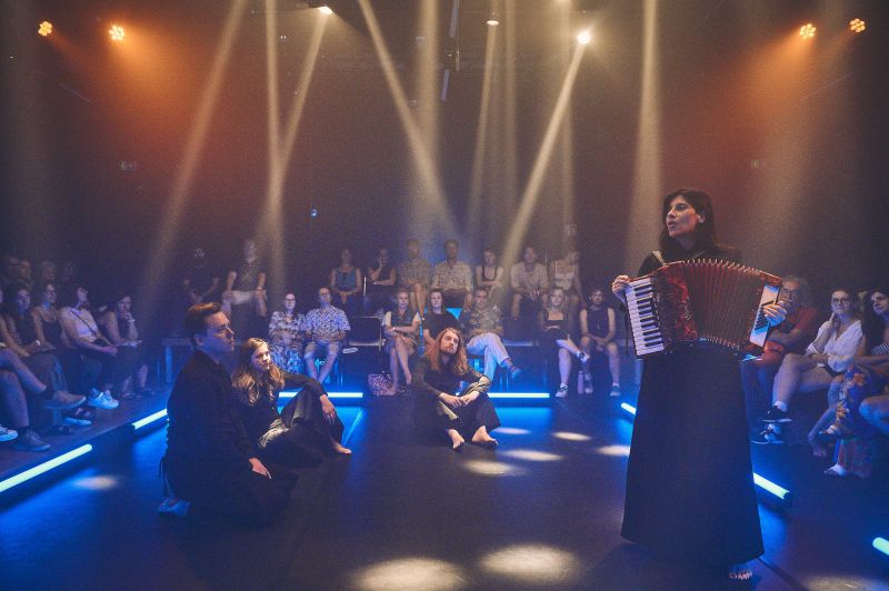 VOICES – Secret Place: Μια μοναδική παράσταση με πολυφωνικά τραγούδια στην Κοζάνη