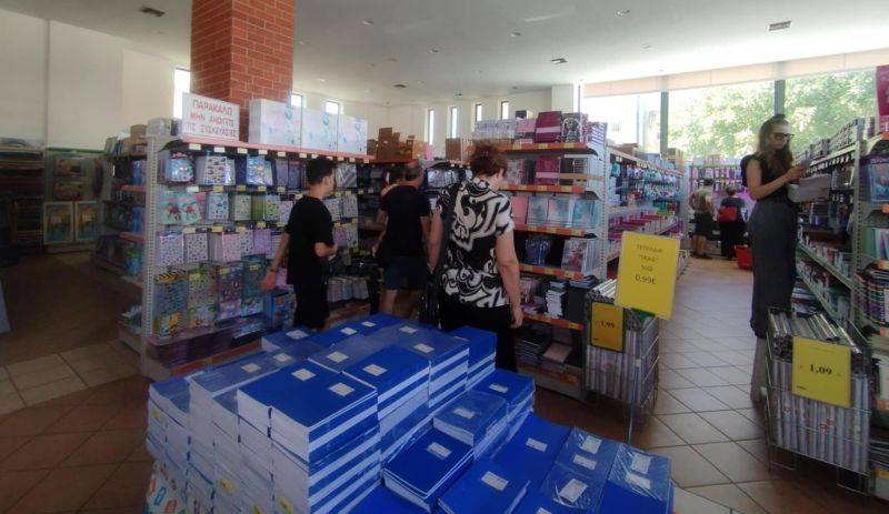 Happy Market Jumpo στην Κοζάνη: Πυρετώδης προετοιμασίες για τη νέα σχολική χρονιά – Τα πρώτα ψώνια των μαθητών